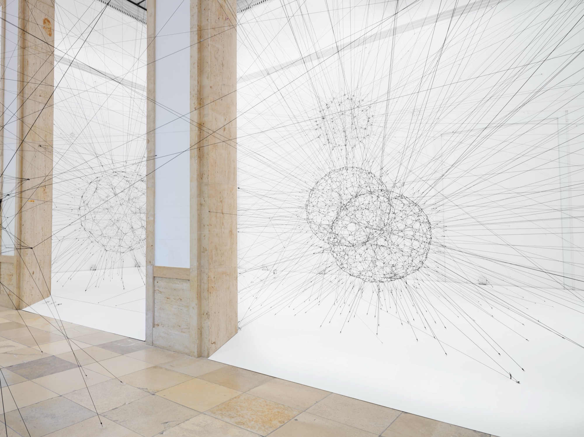 Ausstellungsansicht: Tomás Saraceno, in collaboration. Verwobene Welten, Haus der Kunst München
